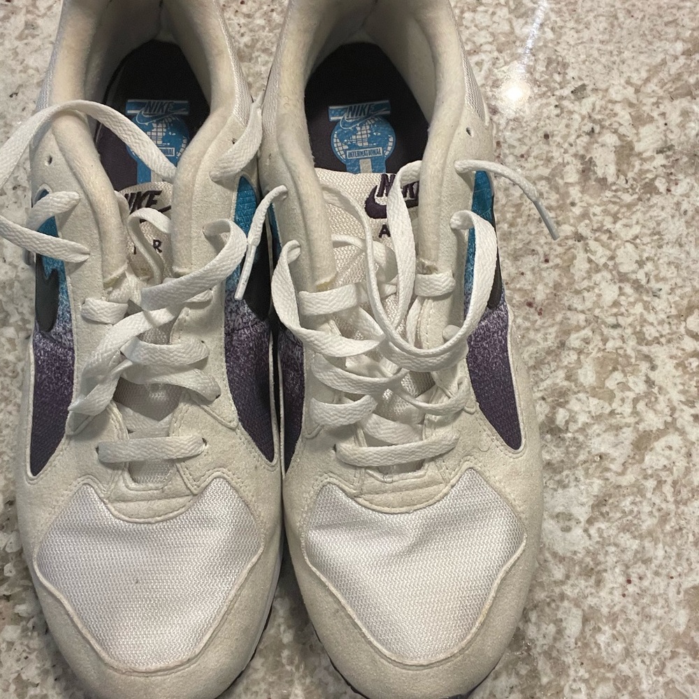 Nike tennis shoes